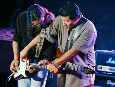 Los Lonely Boys (Henry and JoJo)
