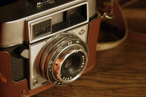 Gammelt Agfa Optima II 24x26mm kamera med Color-Agnar 1:2.8/45 objektiv. Er ca. fra 1960.